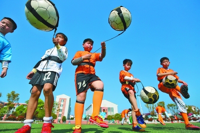 79-86到111-103！湖人逆转鹈鹕，詹眉30分彰显赛场统治力